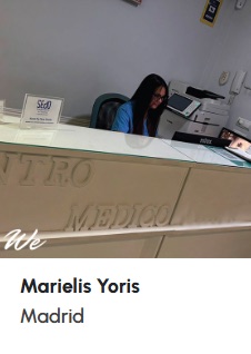 Responsabilidades de una recepcionista de clínica: guía técnica 10 Marielis Yoris, alumna de WE Formación, trabajando en la recepción de un centro médico de Madrid