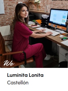 Responsabilidades de una recepcionista de clínica: guía técnica 6 Luminita Lonita, alumna de WE Formación, en su puesto de recepción en una clínica de Castellón